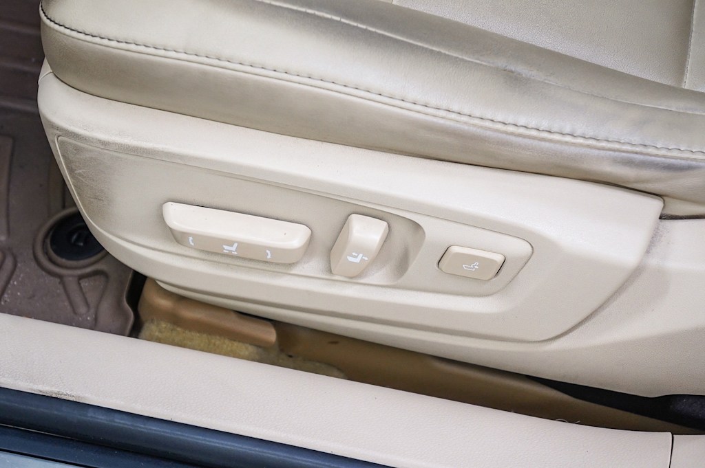 Thumbnail: 2013 Lexus ES - 22