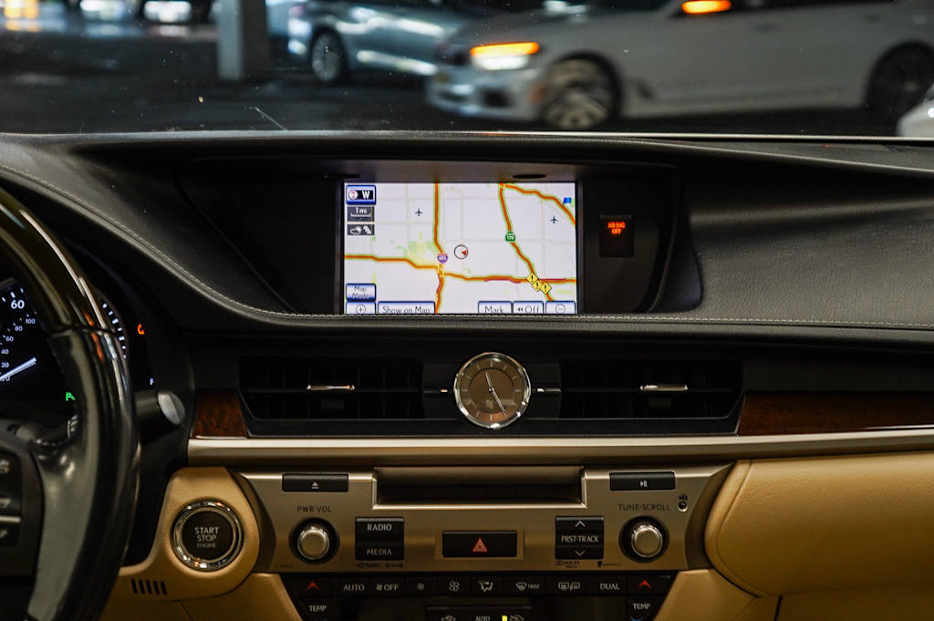 Thumbnail: 2013 Lexus ES - 12