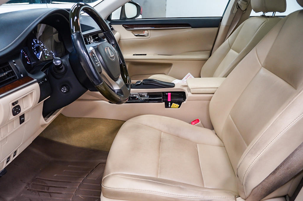 Thumbnail: 2013 Lexus ES - 9