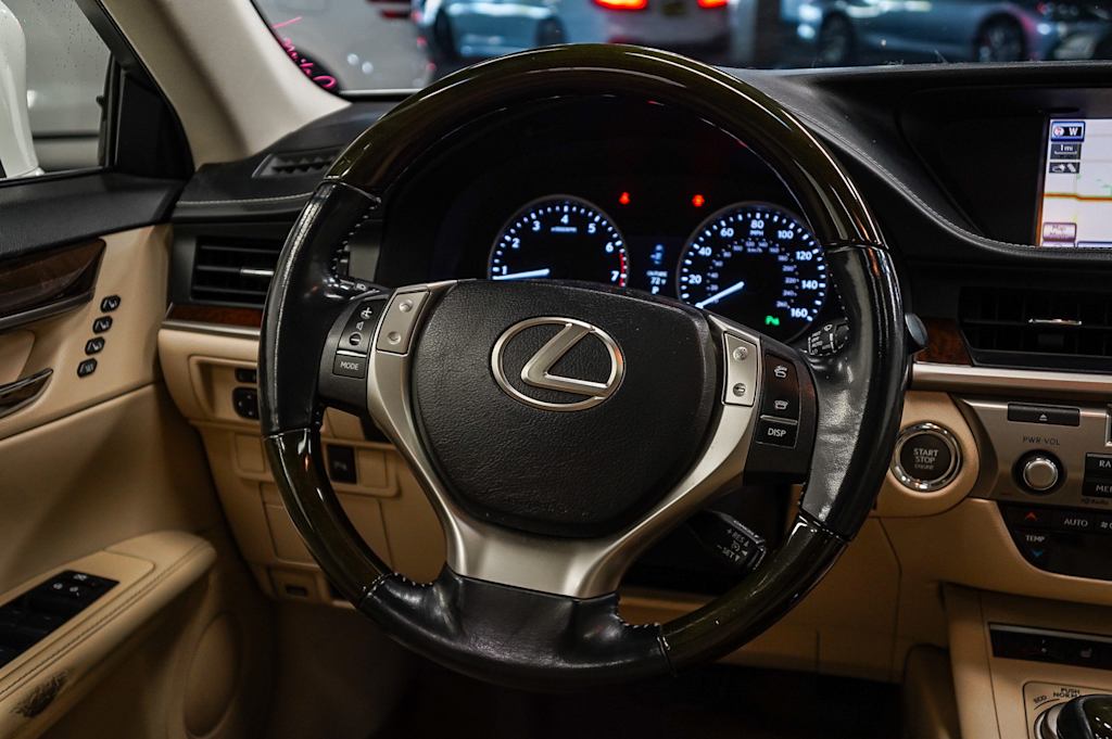 Thumbnail: 2013 Lexus ES - 8