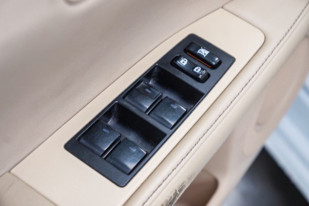 Thumbnail: 2013 Lexus ES - 21