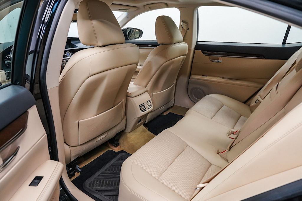 Thumbnail: 2015 Lexus ES - 11