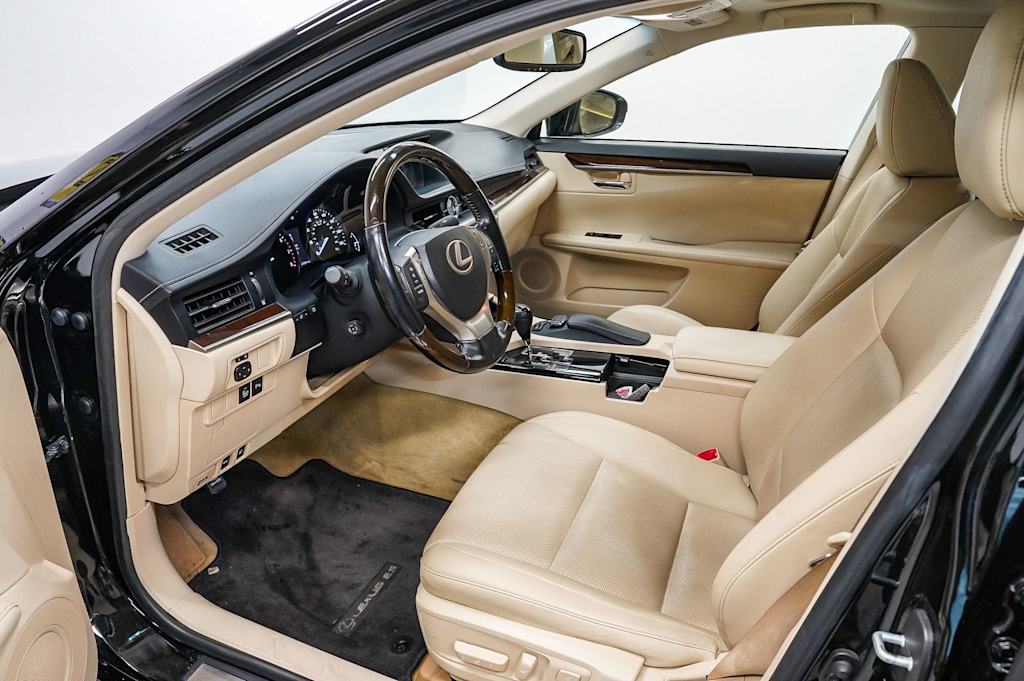 Thumbnail: 2015 Lexus ES - 10