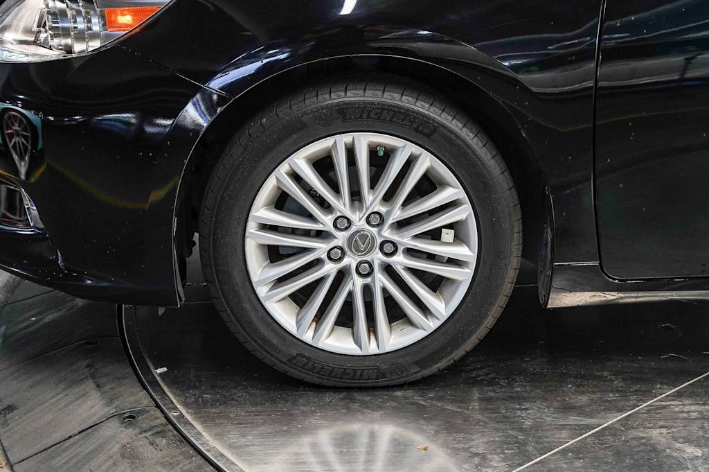 Thumbnail: 2015 Lexus ES - 6