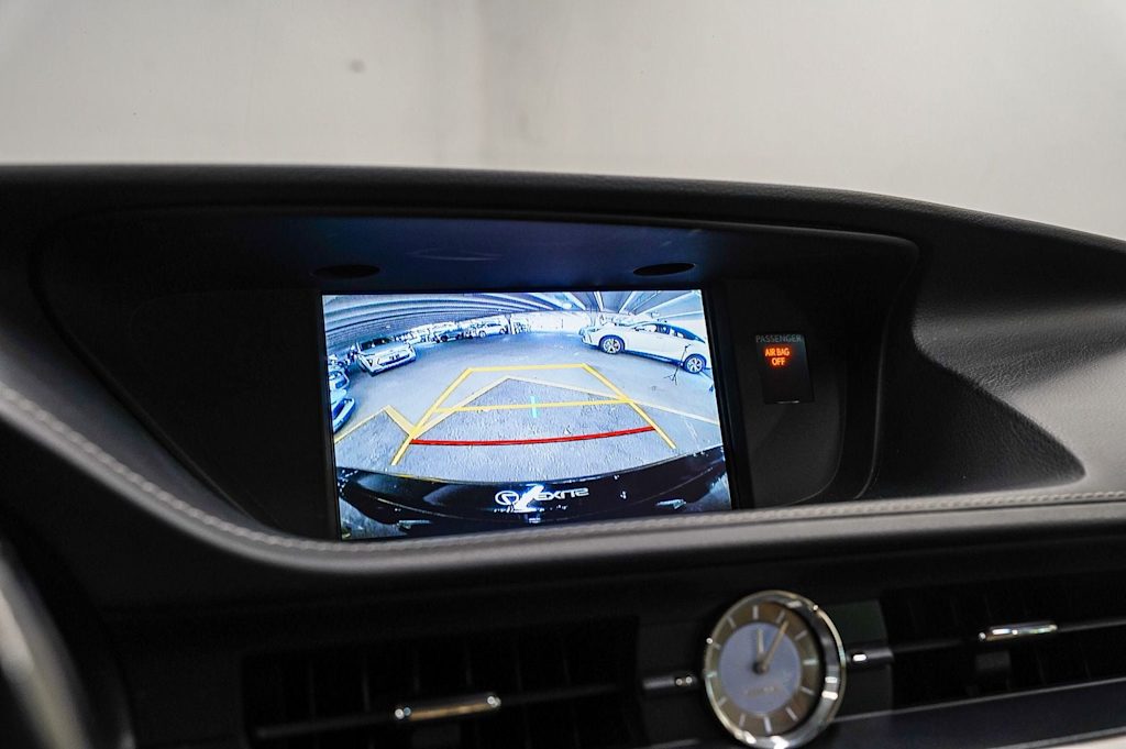 Thumbnail: 2015 Lexus ES - 28