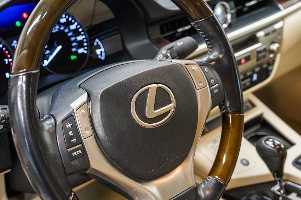 Thumbnail: 2015 Lexus ES - 13