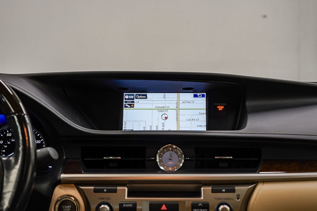 Thumbnail: 2015 Lexus ES - 14