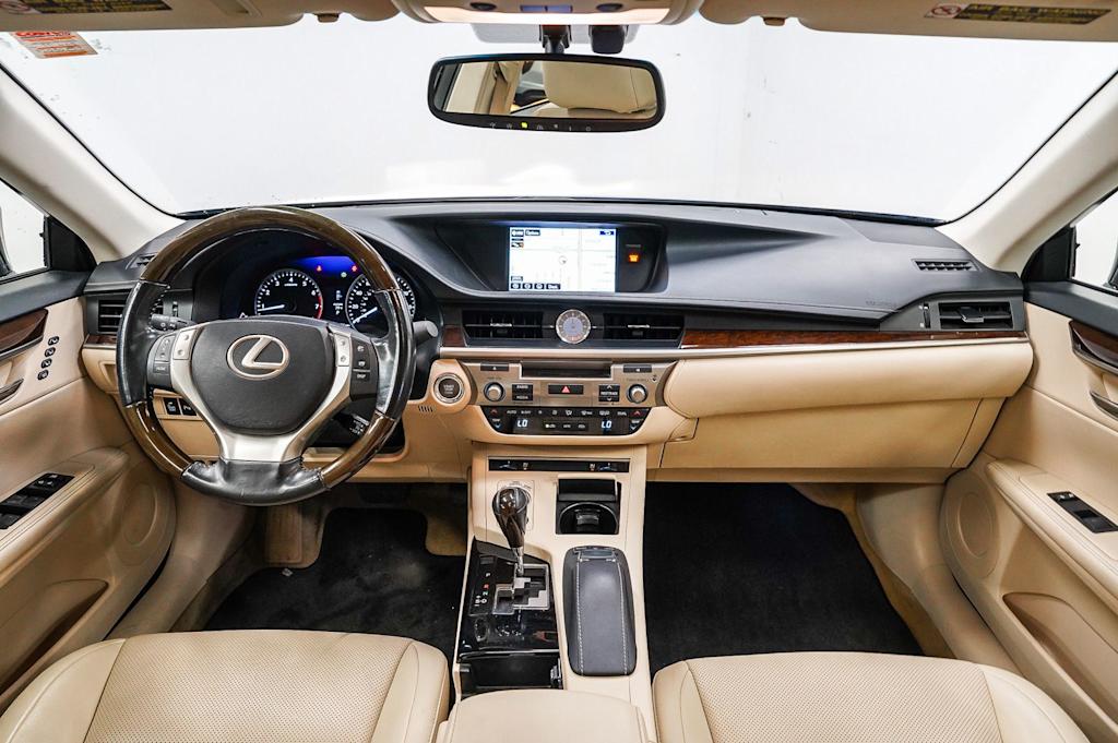 Thumbnail: 2015 Lexus ES - 2