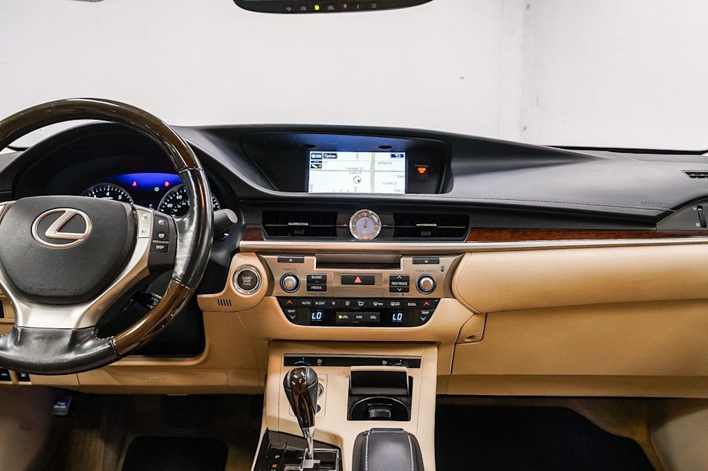 Thumbnail: 2015 Lexus ES - 8
