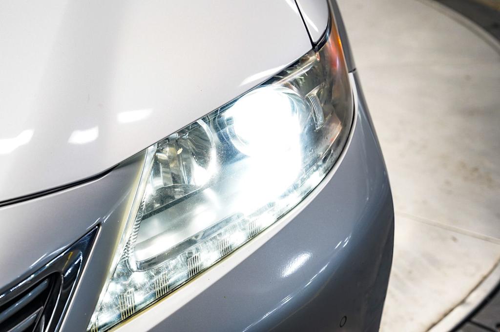 Thumbnail: 2013 Lexus ES - 21