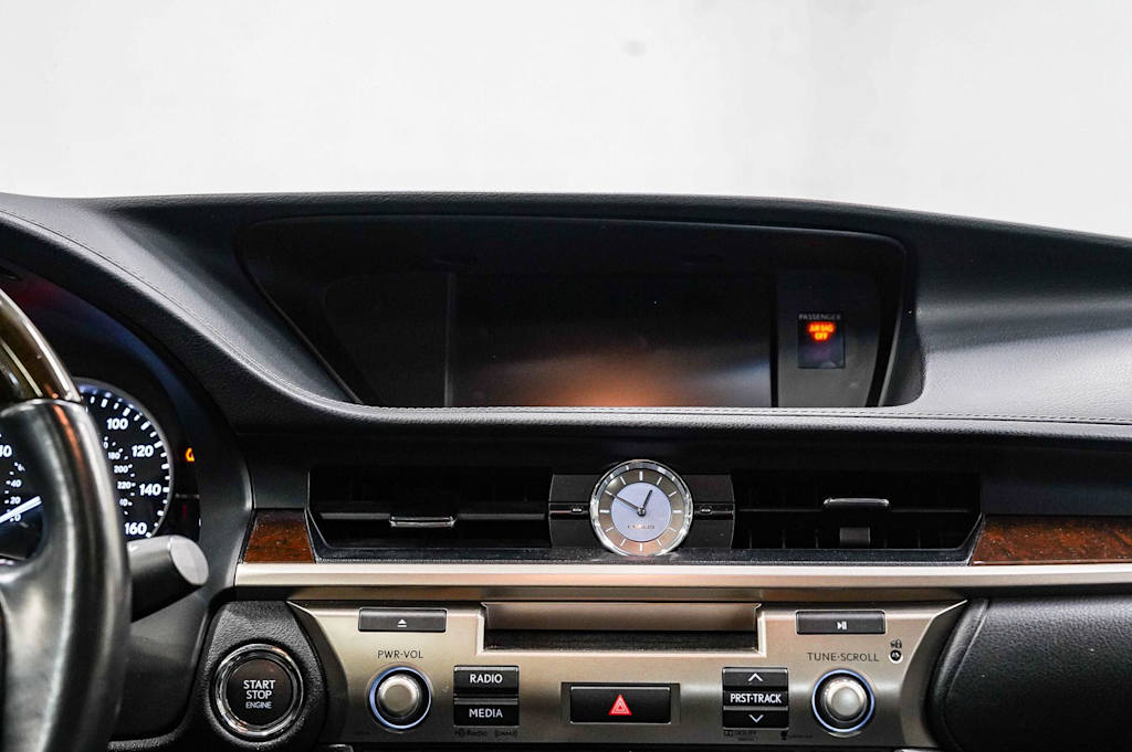 Thumbnail: 2013 Lexus ES - 15