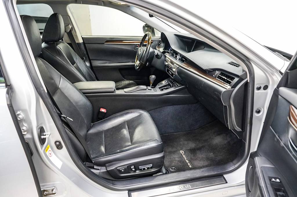 Thumbnail: 2013 Lexus ES - 10