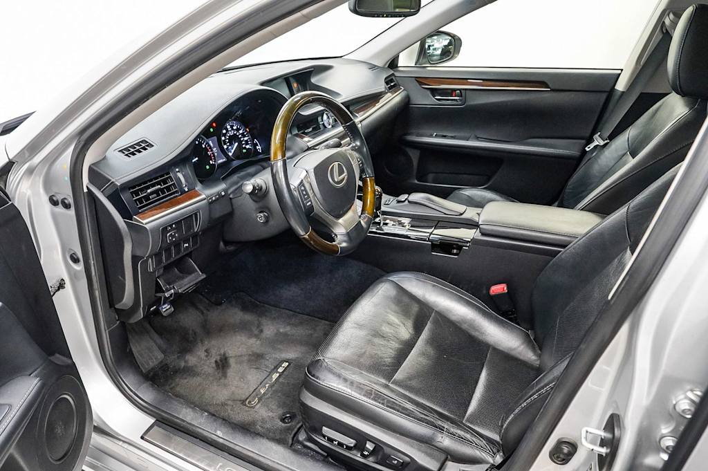 Thumbnail: 2013 Lexus ES - 11