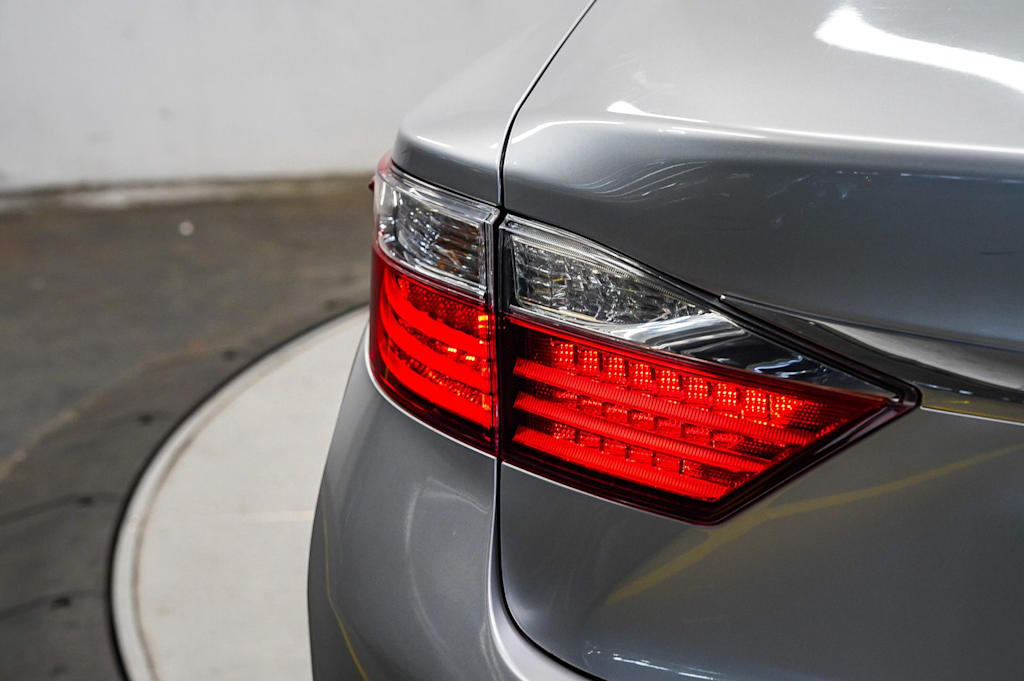 Thumbnail: 2013 Lexus ES - 23