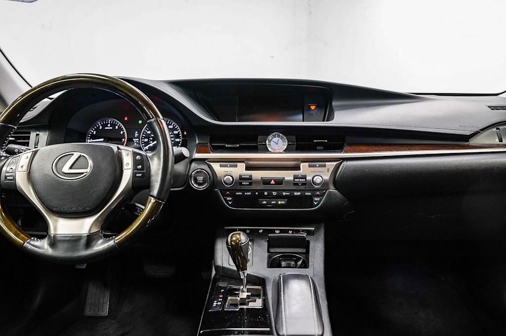 Thumbnail: 2013 Lexus ES - 9