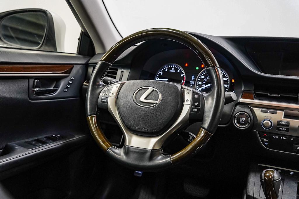 Thumbnail: 2013 Lexus ES - 13