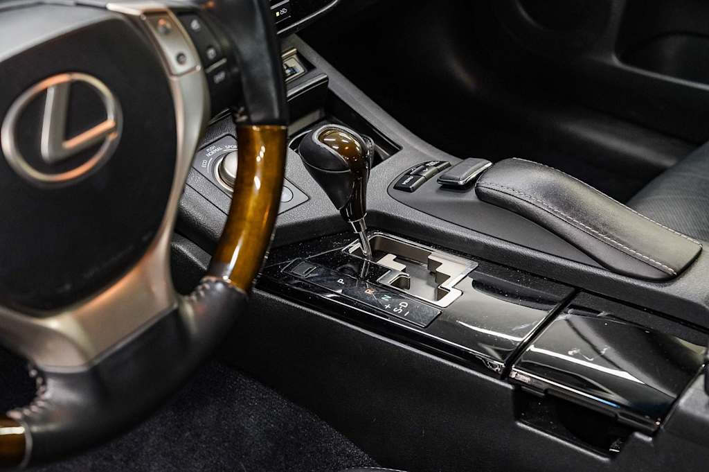 Thumbnail: 2013 Lexus ES - 16