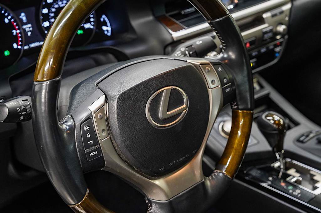 Thumbnail: 2013 Lexus ES - 14