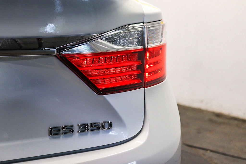 Thumbnail: 2014 Lexus ES - 22