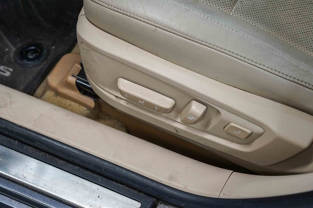 Thumbnail: 2013 Lexus ES - 27