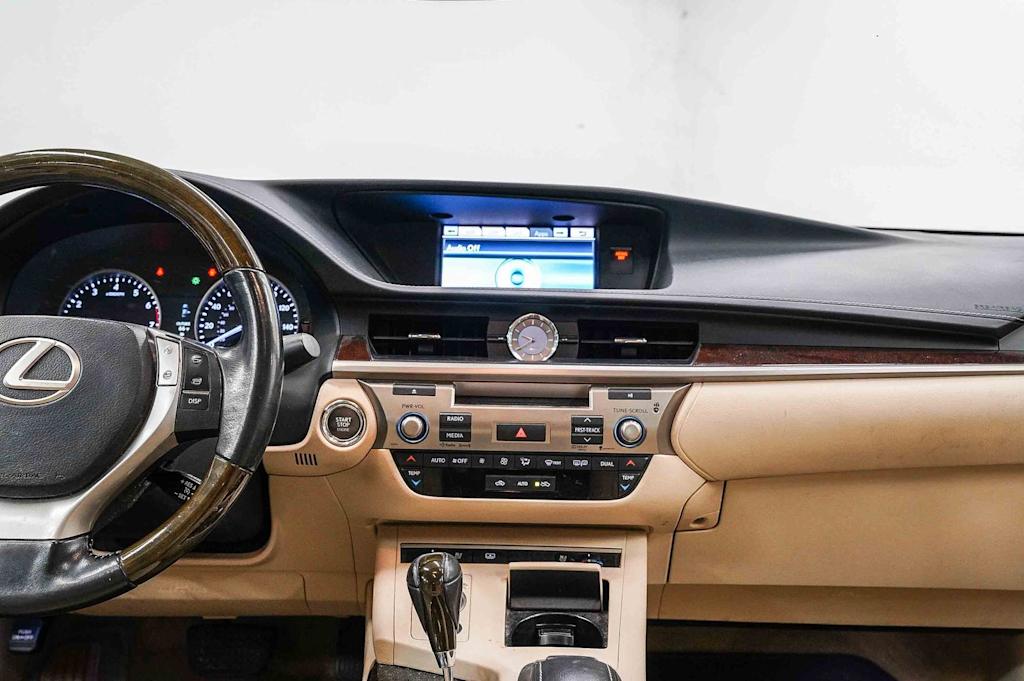 Thumbnail: 2013 Lexus ES - 9