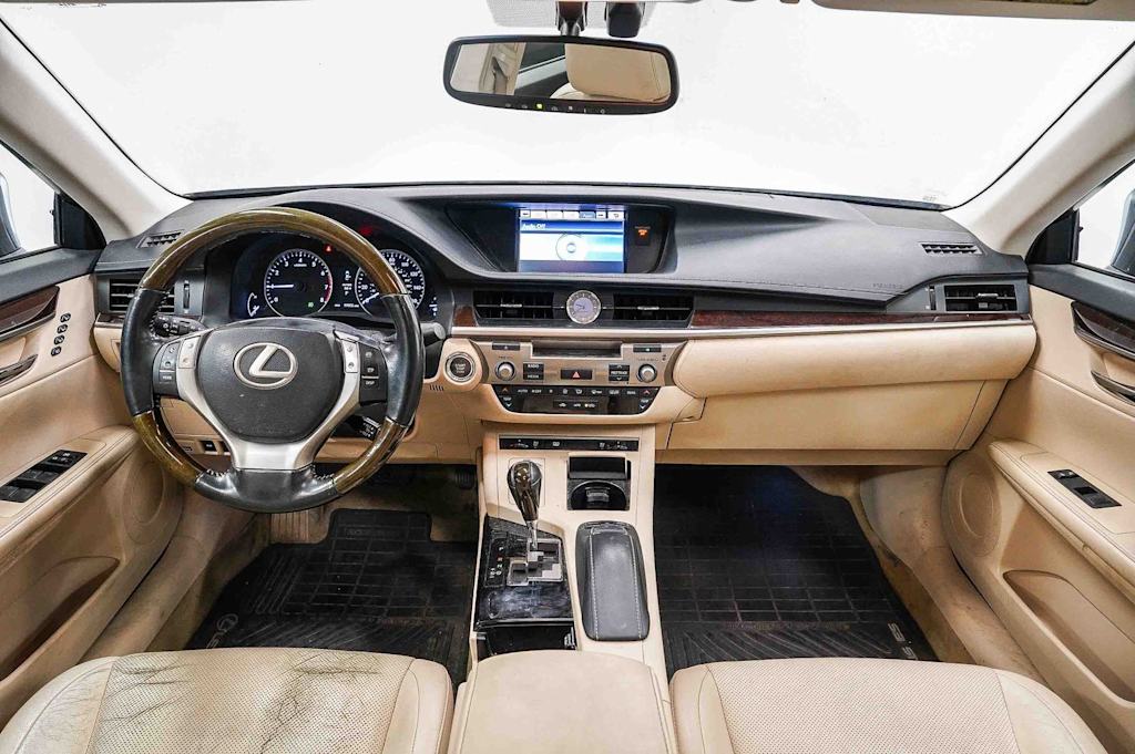 Thumbnail: 2013 Lexus ES - 2