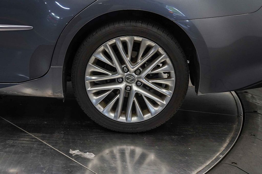 Thumbnail: 2013 Lexus ES - 22