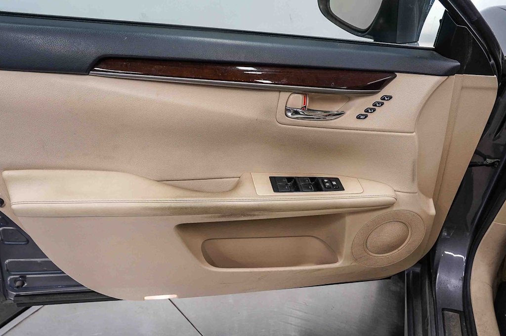 Thumbnail: 2013 Lexus ES - 26