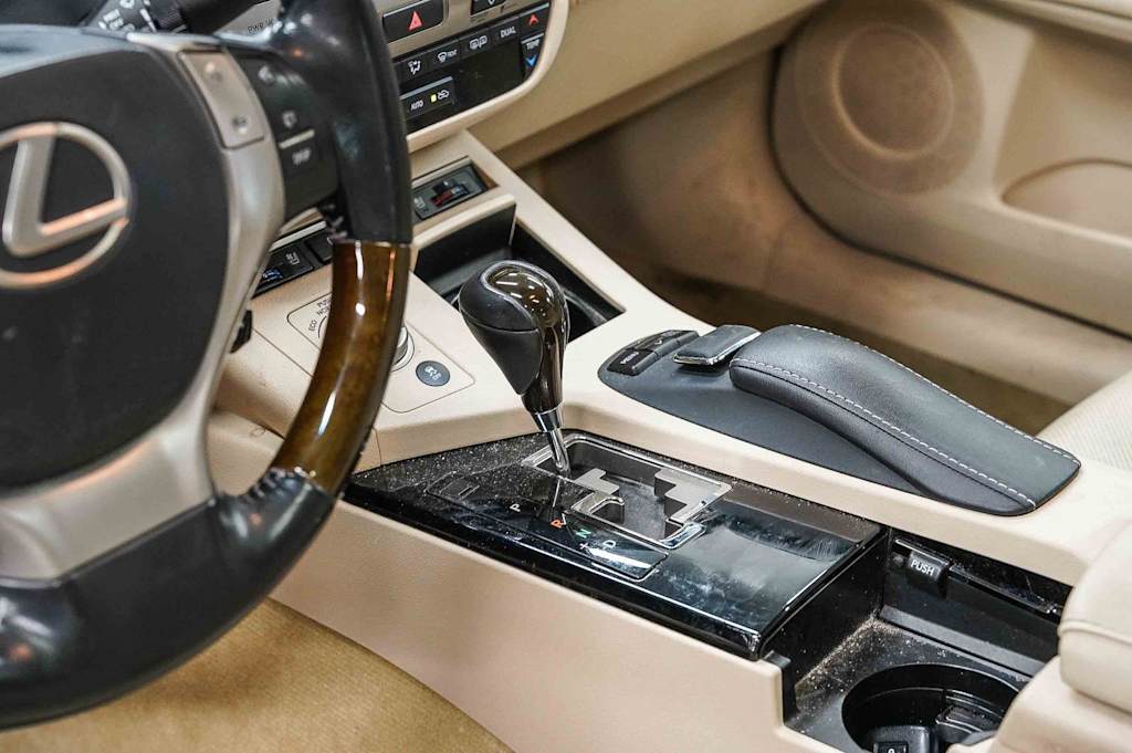 Thumbnail: 2013 Lexus ES - 16