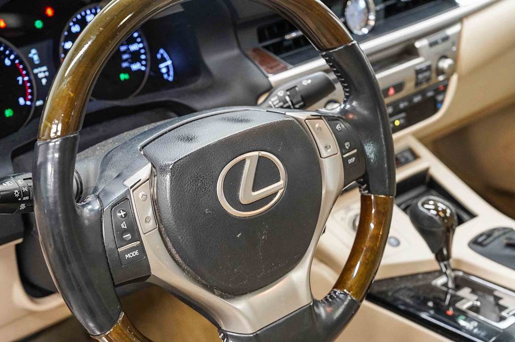 Thumbnail: 2013 Lexus ES - 14