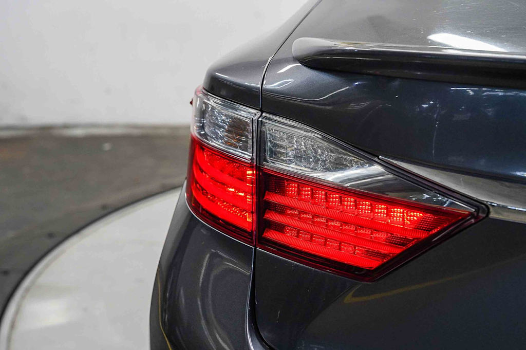 Thumbnail: 2013 Lexus ES - 23