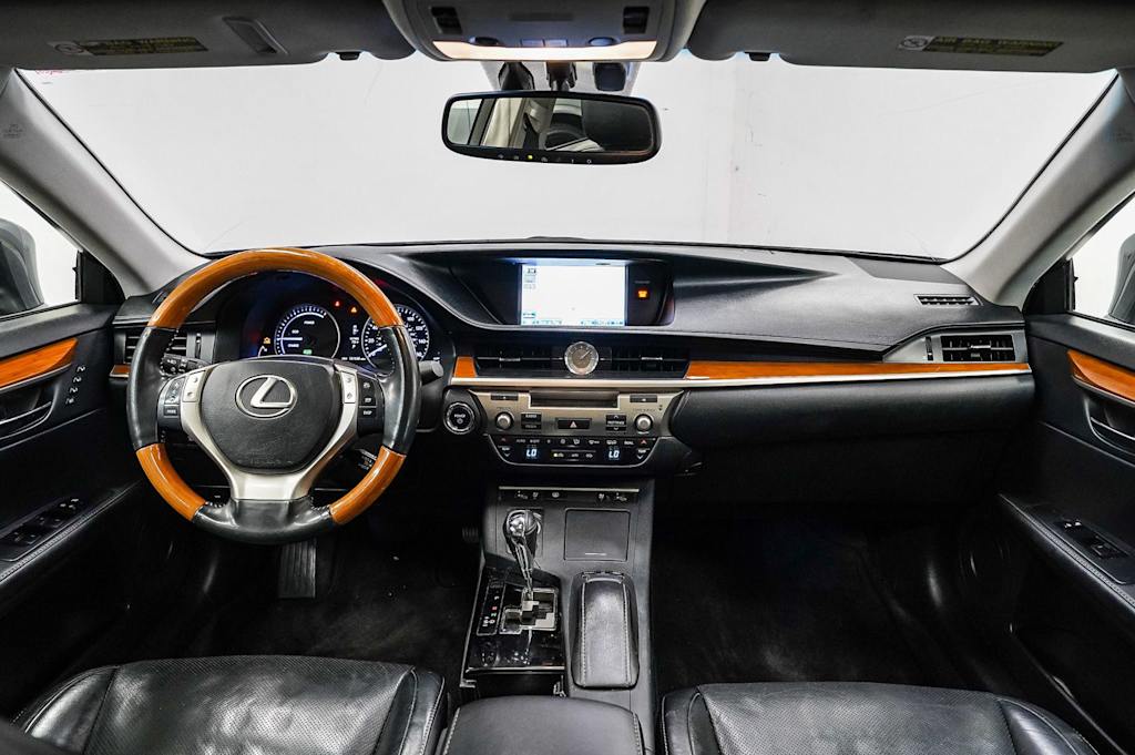 Thumbnail: 2013 Lexus ES - 2