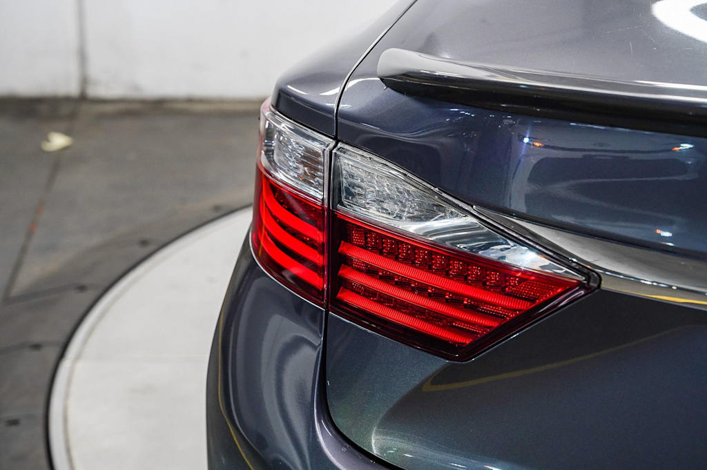 Thumbnail: 2013 Lexus ES - 23