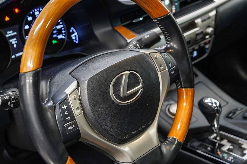 Thumbnail: 2013 Lexus ES - 14