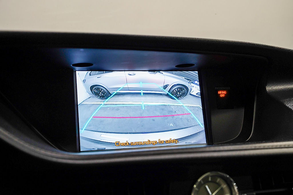 Thumbnail: 2013 Lexus ES - 28