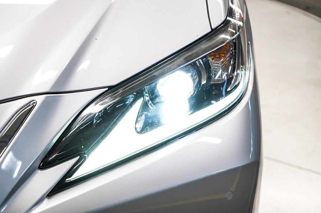 Thumbnail: 2019 Lexus ES - 20