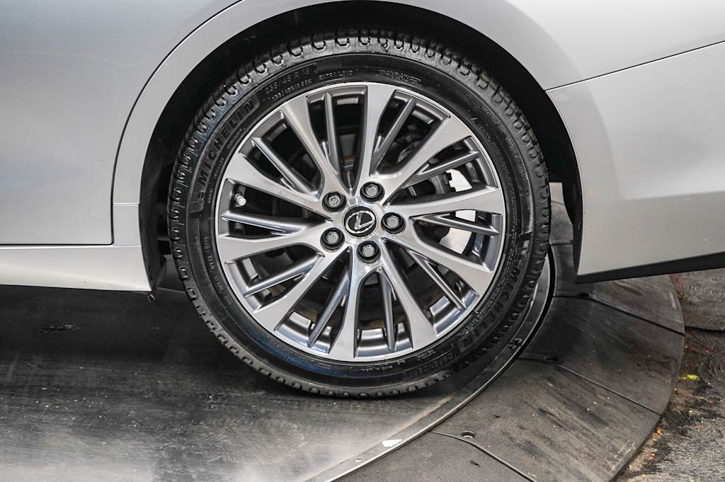 Thumbnail: 2019 Lexus ES - 21