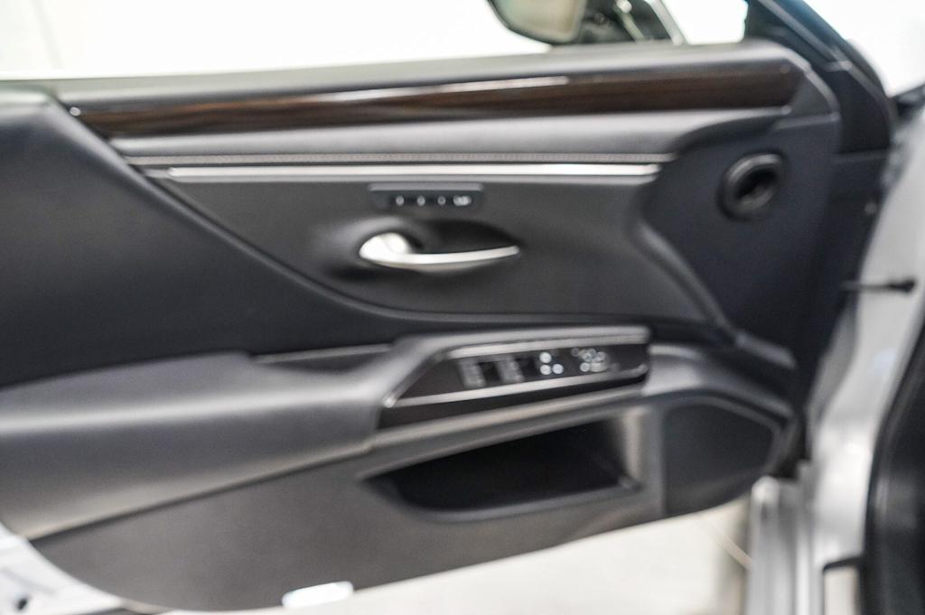 Thumbnail: 2019 Lexus ES - 26