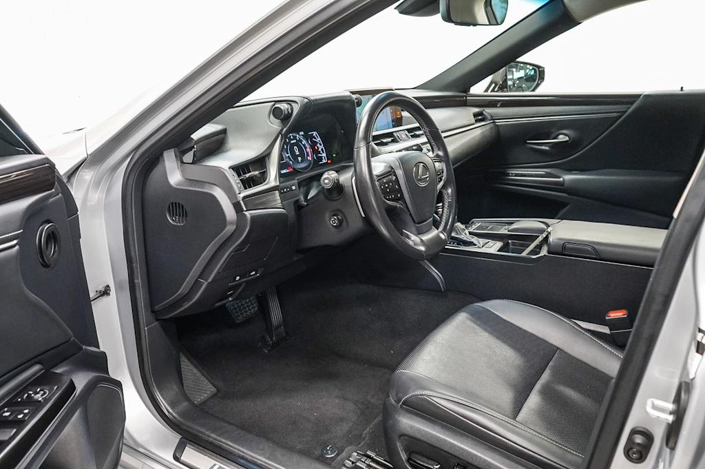 Thumbnail: 2019 Lexus ES - 12