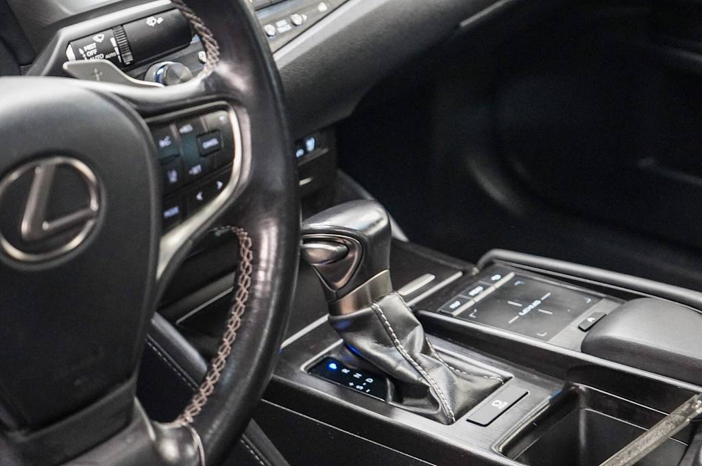 Thumbnail: 2019 Lexus ES - 14