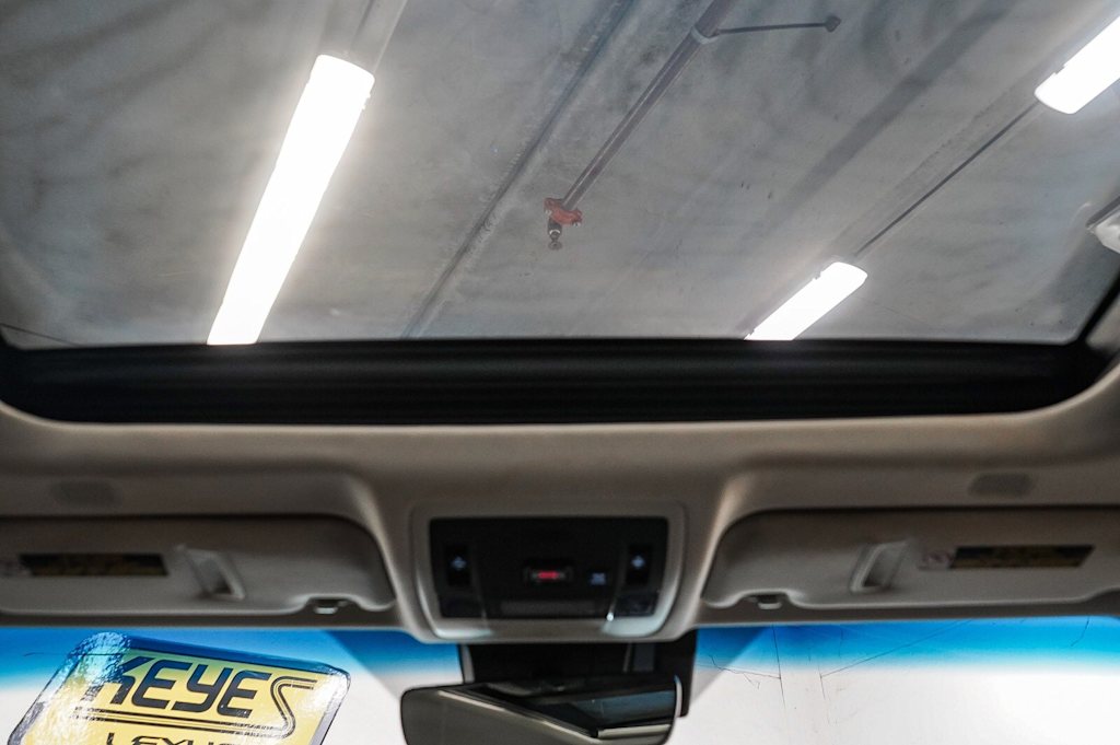 Thumbnail: 2019 Lexus ES - 23