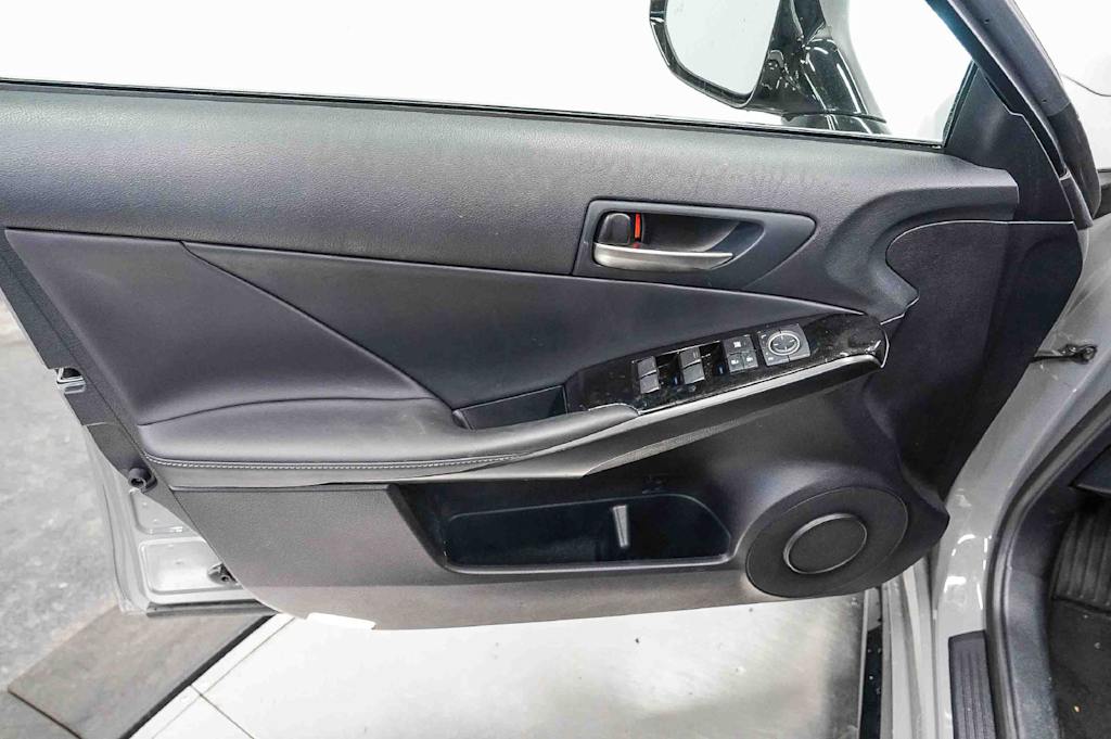 Thumbnail: 2025 Lexus ES - 26