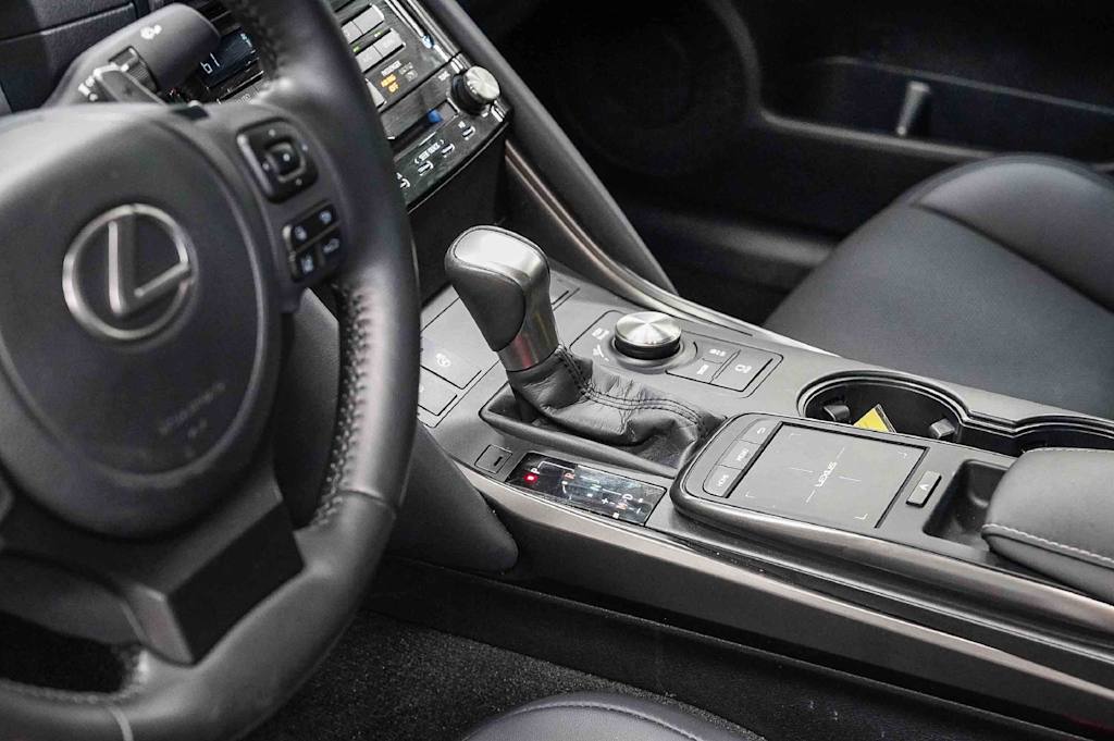 Thumbnail: 2025 Lexus ES - 15