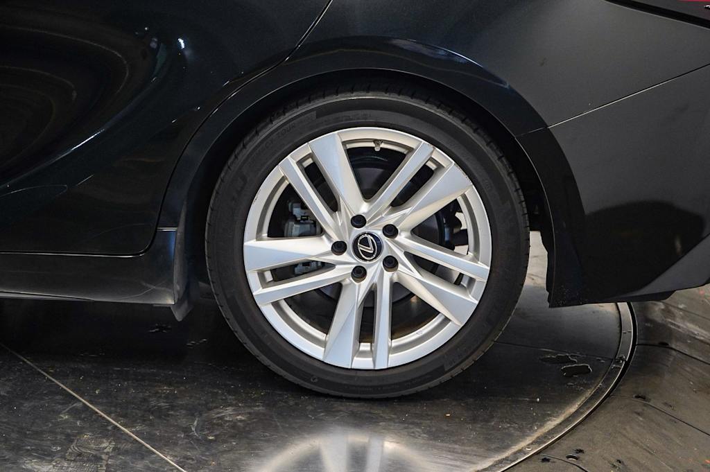 Thumbnail: 2021 Lexus IS - 21