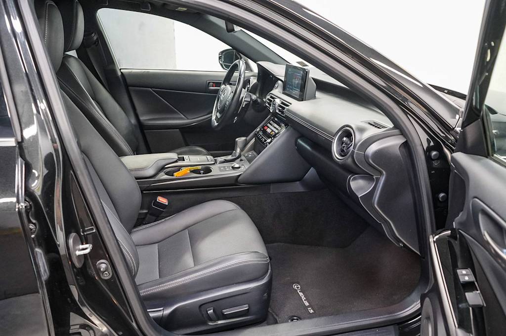 Thumbnail: 2021 Lexus IS - 9