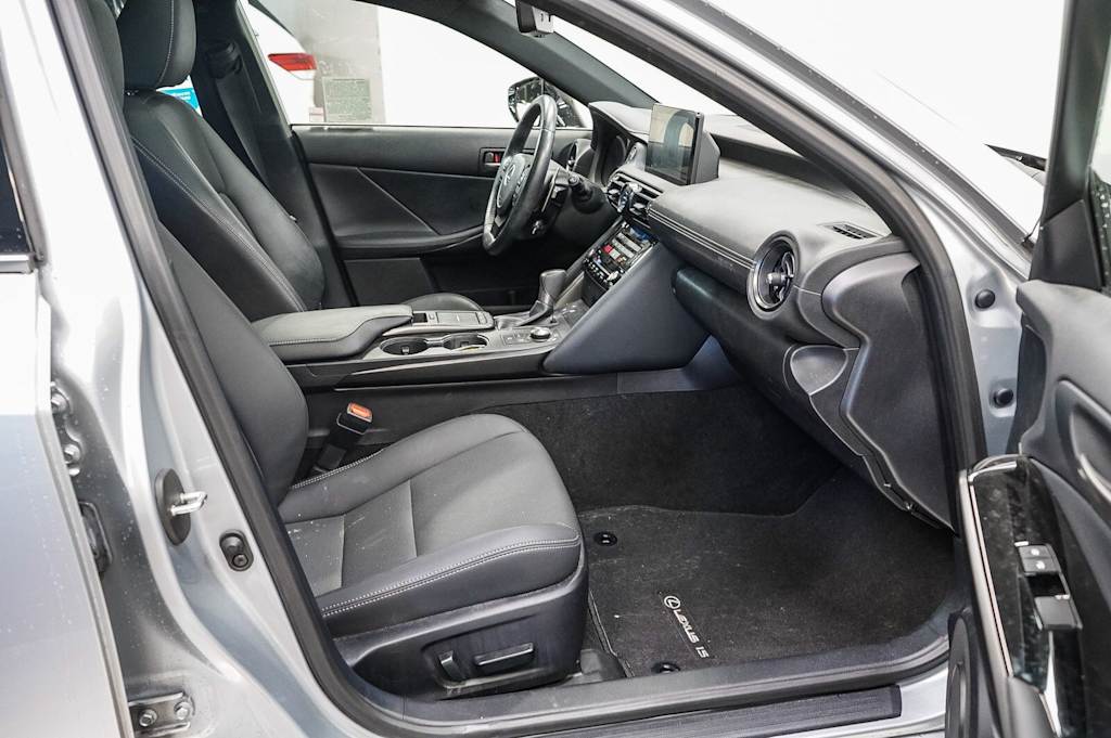 Thumbnail: 2023 Lexus IS - 9