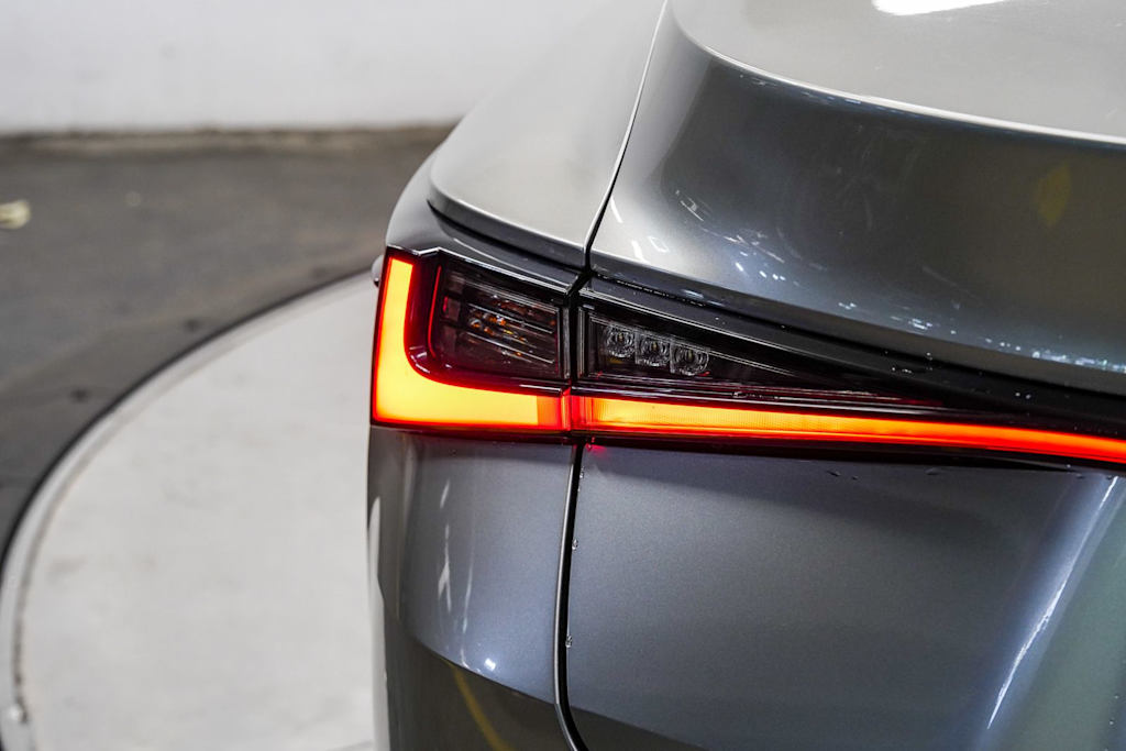 Thumbnail: 2021 Lexus IS - 23