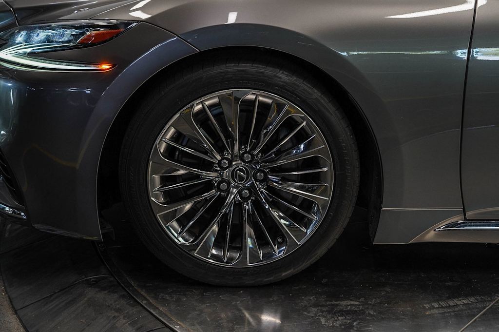 Thumbnail: 2020 Lexus LS - 7