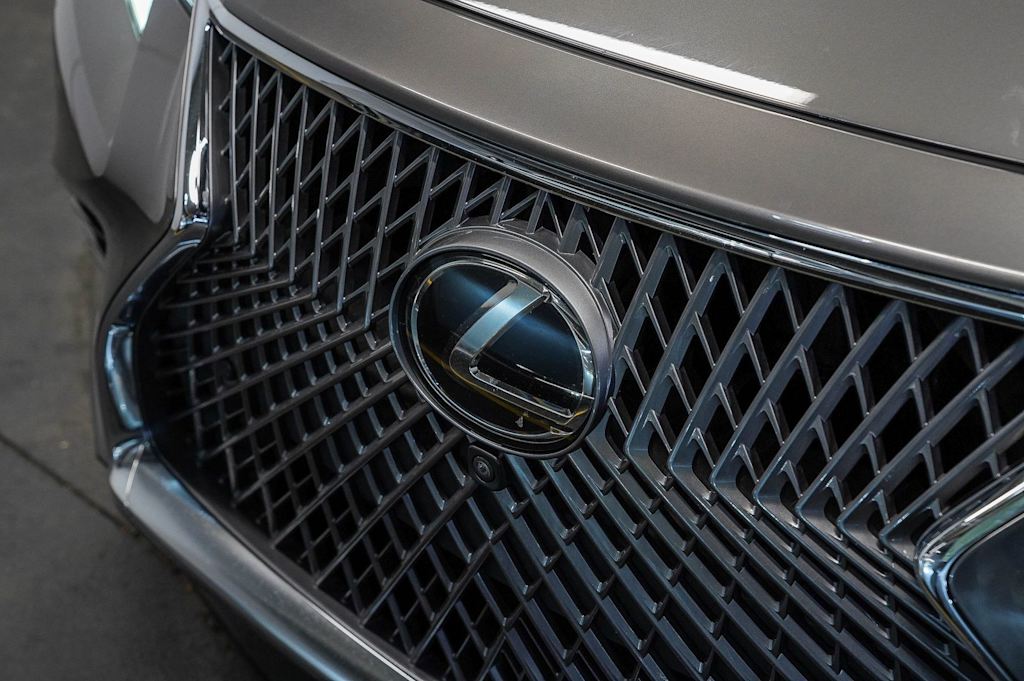 Thumbnail: 2020 Lexus LS - 6