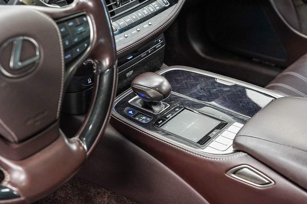 Thumbnail: 2020 Lexus LS - 16